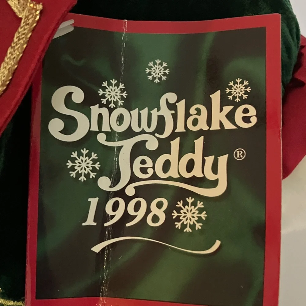 1998 Snowflake Teddy Bear with Red and Green Outfit‎ & Hat